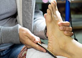 Spa Pedi
  (Sock/Scrub/FootFile/Nail 9 Cuticle Work/Massage)